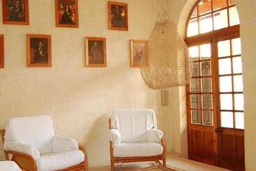 تختخواب و صبحانه Mood Farmhouse Mythology