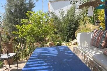 تختخواب و صبحانه Villa Jardin De L'ocean