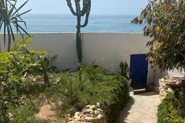 تختخواب و صبحانه Villa Jardin De L'ocean