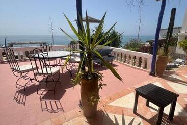 تختخواب و صبحانه Villa Jardin De L'ocean