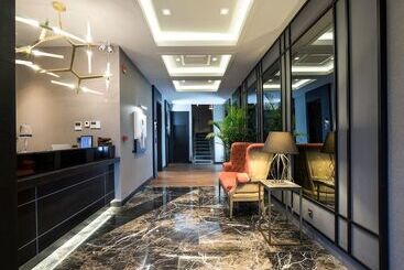 هتل 7 Rooms   Adults Only