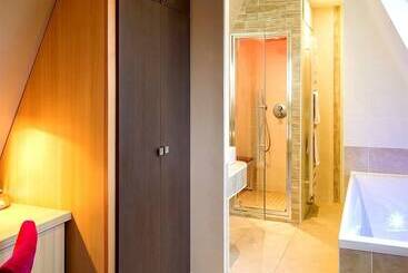 هتل Hostellerie Du Château D As