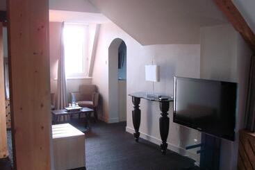 هتل Hostellerie Du Château D As