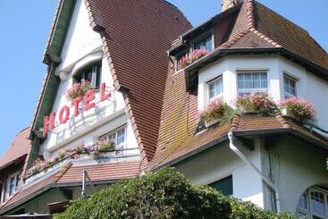 هتل Hostellerie Du Château D As
