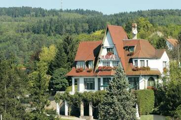 هتل Hostellerie Du Château D As