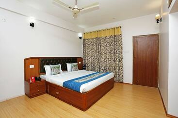 هتل Oyo 8816 Whispering Pines