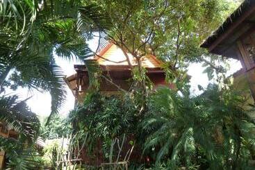 Old Tree S House - Mae Ai