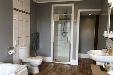 The Bowmore House Bed And Breakfast