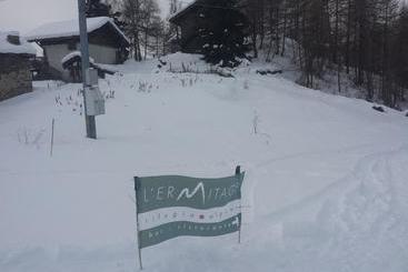 Rifugio Alpino L Ermitage  Hostel