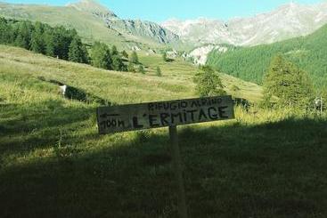 Rifugio Alpino L Ermitage  Hostel