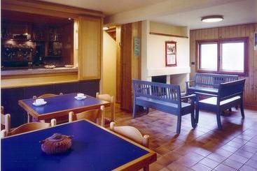 Rifugio Alpino L Ermitage Hostel