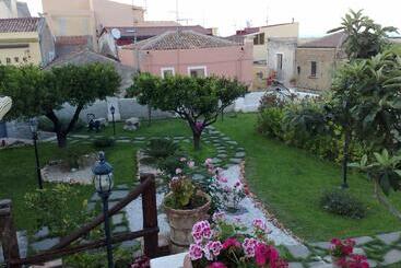 تختخواب و صبحانه L Antico Borgo