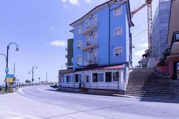 تختخواب و صبحانه Locanda Dell'adriatica