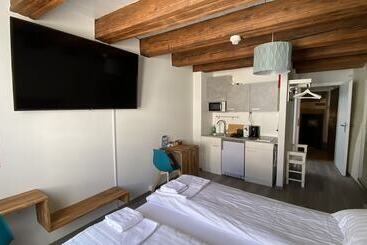 فندق Aux Chambres Du Banneret