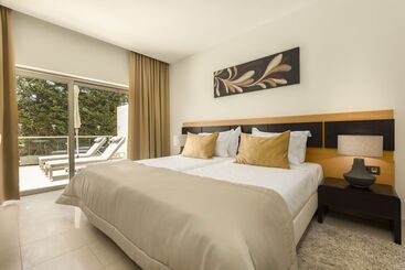 هتل Caneiros Luxury House & Suites