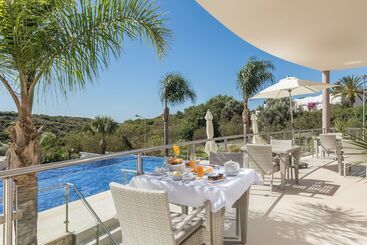 هتل Caneiros Luxury House & Suites