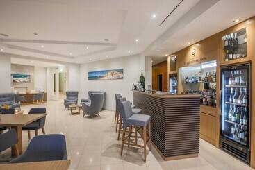 هتل Caneiros Luxury House & Suites