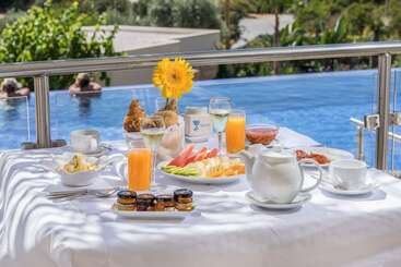 هتل Caneiros Luxury House & Suites