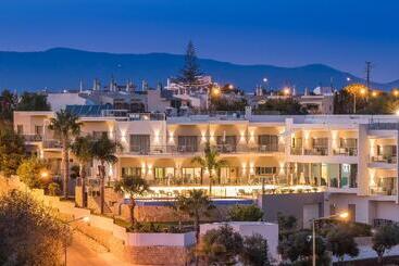 هتل Caneiros Luxury House & Suites