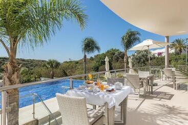 هتل Caneiros Luxury House & Suites