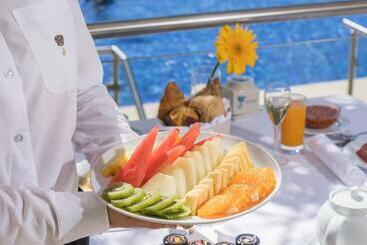 هتل Caneiros Luxury House & Suites