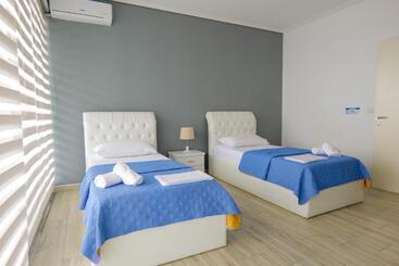 هتل Oceanic Overview Suites
