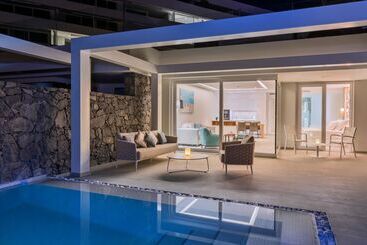 هتل Royal Hideaway Corales Suites
