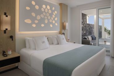 هتل Royal Hideaway Corales Suites