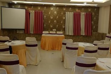 هتل Shivam Inn