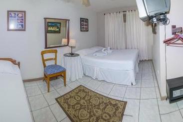 تختخواب و صبحانه Laura S House