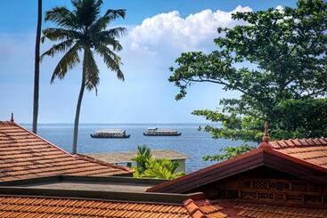 استراحتگاه Niraamaya Wellness Retreats Backwaters And Beyond Kumarakom
