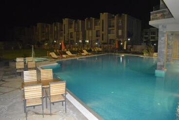 استراحتگاه Panacea Suites