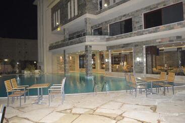 استراحتگاه Panacea Suites