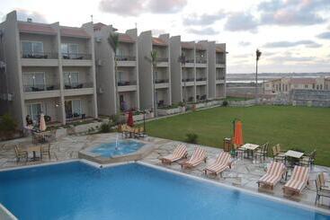 استراحتگاه Panacea Suites