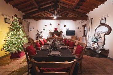 تختخواب و صبحانه Casale La Rovere