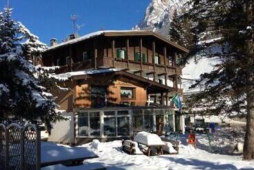 هتل Al Lago
