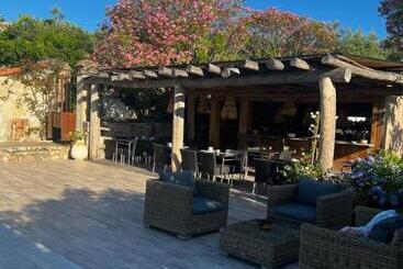 هتل Auberge De L Oumède