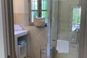 هتل Auberge De L Oumède