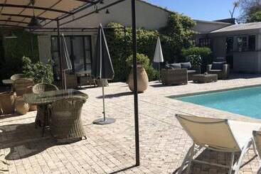 هتل Auberge De L Oumède