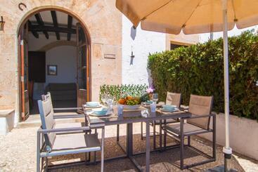 هتل Finca Agroturismo Es Pujol