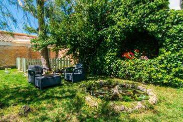 هتل Finca Agroturismo Es Pujol