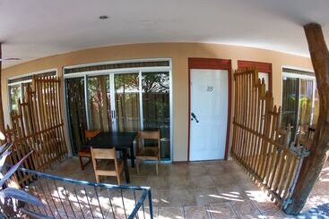 هتل Frank's Place