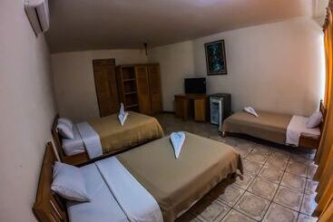 هتل Frank's Place