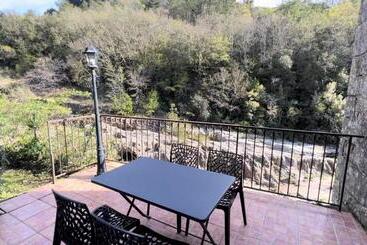 هتل Logis Hôtel Restaurant Le Domaine De L Eau Vive