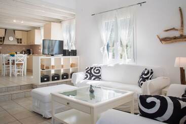 Luxury Family Apartment   Pool, Seaview, 200m Beach