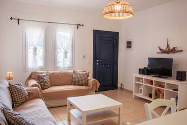 Luxury Family Apartment Pool, Seaview, 200m Beach