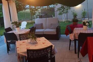 تختخواب و صبحانه Mums B And B   Colonnina Elettrica