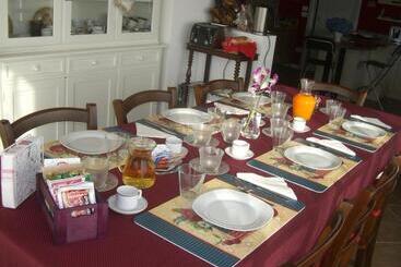 تختخواب و صبحانه Mums B And B   Colonnina Elettrica