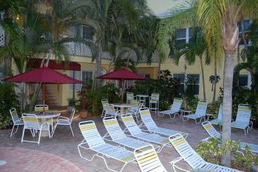 Alcazar Resort- Gay Mens Resort