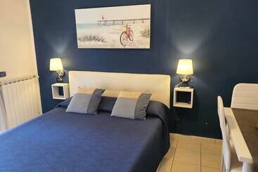 تختخواب و صبحانه Guest House Brezza Marina